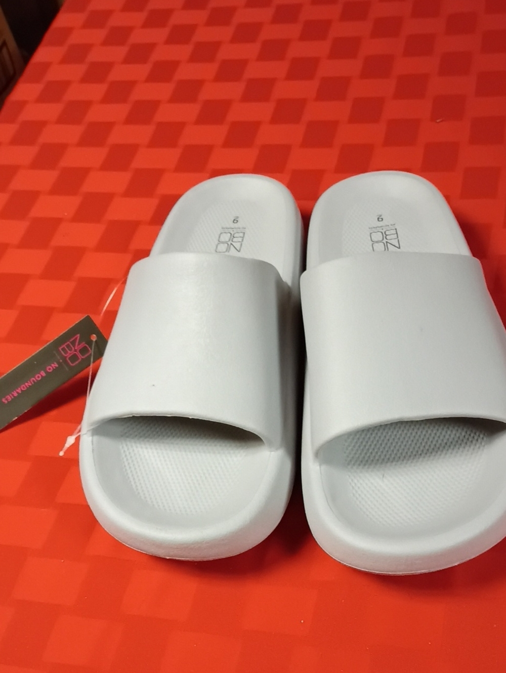 A198 No Boundaries Light Gray Slide Sandals